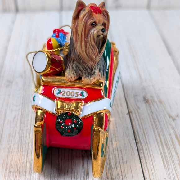Mint First Annual Santas Helper Yorkie Christmas Ornament 2005 4"x4" Sleigh Dog - Picture 2 of 5